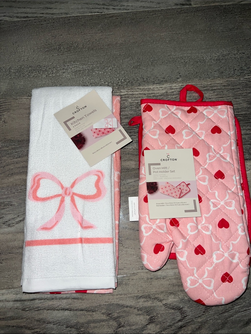 Croton Pink and Red Bow Oven Mitt & Towel Set